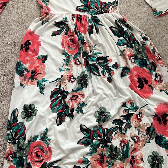 Beautiful floral maxi dress - Picture 3 of 7